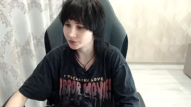 Snapshot of MistyDark chatting on October 2025 09:32:01 AM MistyDark online show from October 2025 09:32:01 AM