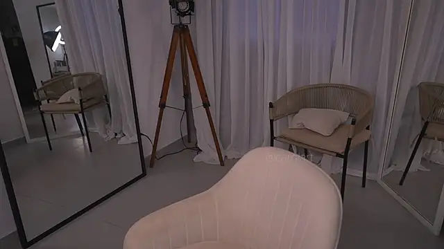 Snapshot of Carolart_ chatting on September 2025 11:05:02 PM Carolart online show from September 2025 11:05:02 PM