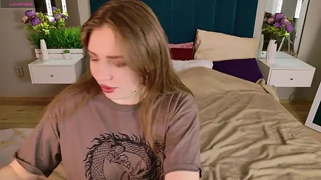 Moon  Bunny online show from February 2026 12:25:01 PM