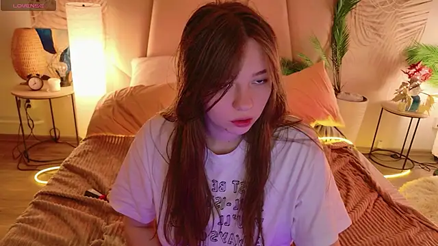 Moon  Bunny online show from April 2026 12:10:01 PM