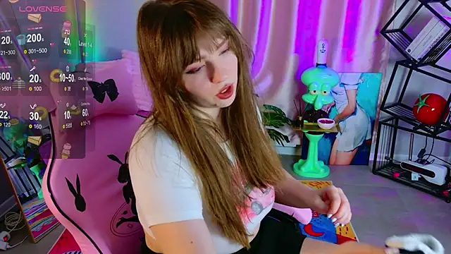 Snapshot of Moon__Bunny chatting on May 2026 01:38:01 PM Moon Bunny online show from May 2026 01:38:01 PM