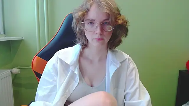 juicyPenny online show from May 2026 06:32:01 AM