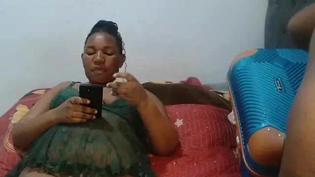 Snapshot of Mia-CharmsX chatting on October 2025 05:09:02 PM Mia-CharmsX online show from October 2025 05:09:02 PM