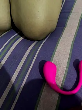 Snapshot of Slllll_Couple00 chatting on September 2025 07:28:01 PM Slllll Couple00 online show from September 2025 07:28:01 PM