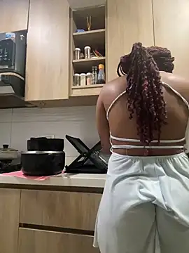 Snapshot of _Zahara_ chatting on November 2025 12:09:01 AM Zahara online show from November 2025 12:09:01 AM