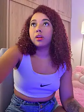 Snapshot of _Zahara_ chatting on December 2025 11:01:02 PM Zahara online show from December 2025 11:01:02 PM