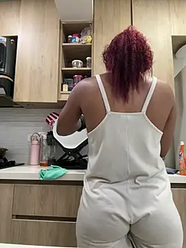 Snapshot of _Zahara_ chatting on February 2026 11:10:01 PM Zahara online show from February 2026 11:10:01 PM