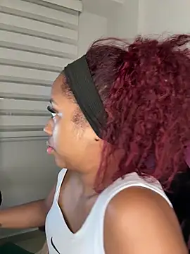 Snapshot of _Zahara_ chatting on February 2026 11:55:01 PM Zahara online show from February 2026 11:55:01 PM