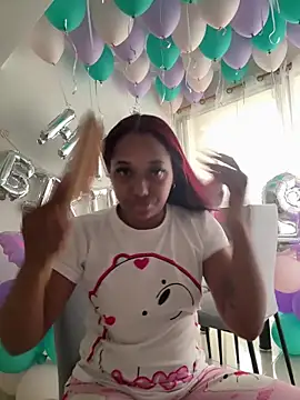 Snapshot of _Zahara_ chatting on March 2026 10:35:01 PM Zahara online show from March 2026 10:35:01 PM