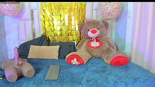 NikkyyRed online show from October 2025 02:43:02 AM