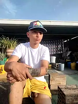 Snapshot of Dani22cmhot chatting on February 2026 12:19:01 PM Dani22cmhot online show from February 2026 12:19:01 PM