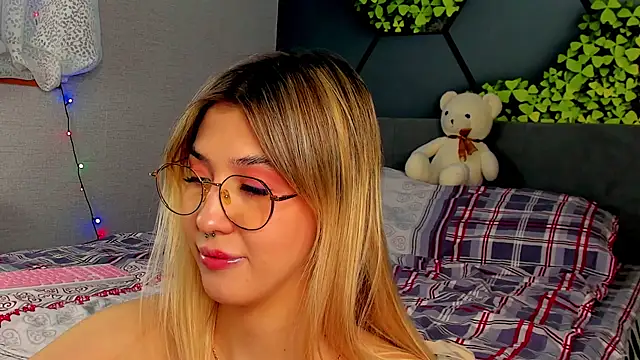 Snapshot of Bella_svon chatting on December 2025 07:10:01 PM Bella svon online show from December 2025 07:10:01 PM