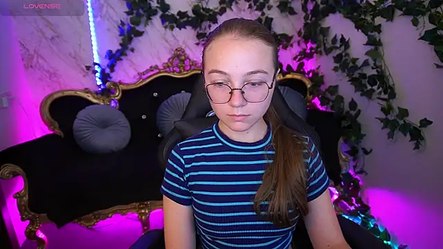 ArrinaWairr online show from September 2025 01:02:01 PM