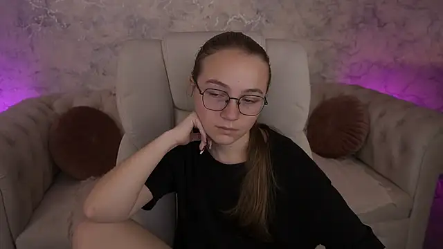 ArrinaWairr online show from October 2025 07:36:02 AM