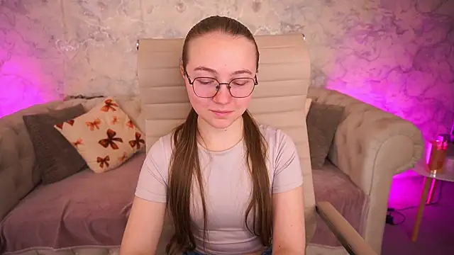 ArrinaWairr online show from May 2026 06:42:02 AM