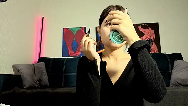 Snapshot of TrixiBell chatting on September 2025 04:36:01 AM TrixiBell online show from September 2025 04:36:01 AM