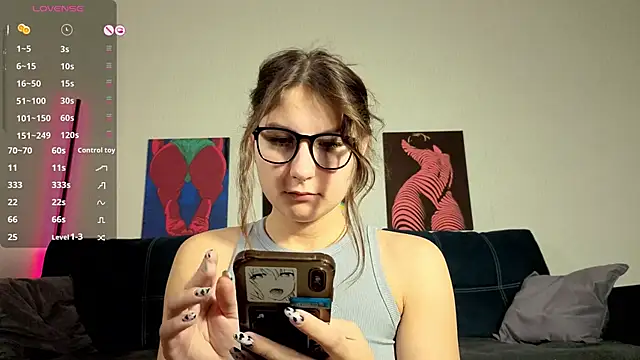 Snapshot of TrixiBell chatting on October 2025 04:09:02 AM TrixiBell online show from October 2025 04:09:02 AM