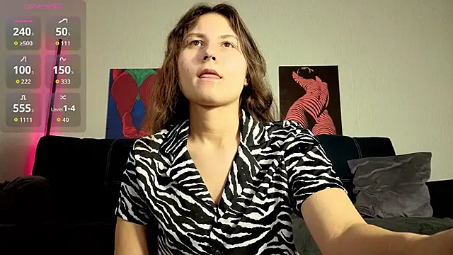 Snapshot of TrixiBell chatting on November 2025 04:56:01 AM TrixiBell online show from November 2025 04:56:01 AM