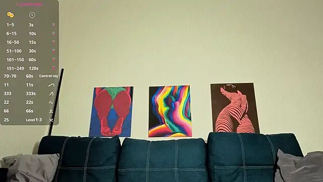 TrixiBell online show from December 2025 04:09:01 AM