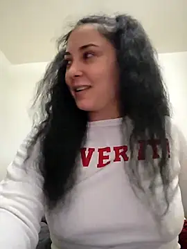 Snapshot of SaraViss20 chatting on November 2025 06:06:02 PM SaraViss20 online show from November 2025 06:06:02 PM