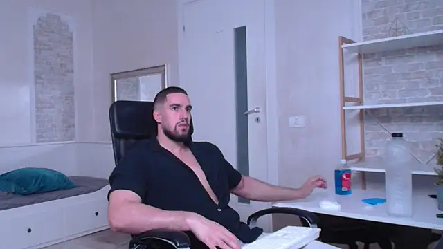 Snapshot of IvanHydee chatting on September 2025 04:45:02 AM IvanHydee online show from September 2025 04:45:02 AM