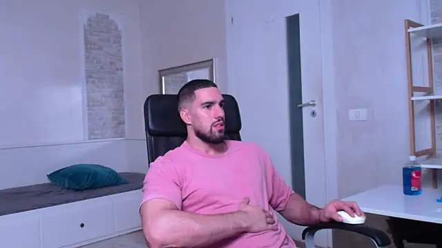 Snapshot of IvanHydee chatting on September 2025 04:34:02 AM IvanHydee online show from September 2025 04:34:02 AM