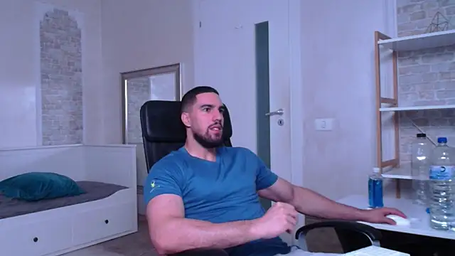 Snapshot of IvanHydee chatting on September 2025 04:36:02 AM IvanHydee online show from September 2025 04:36:02 AM