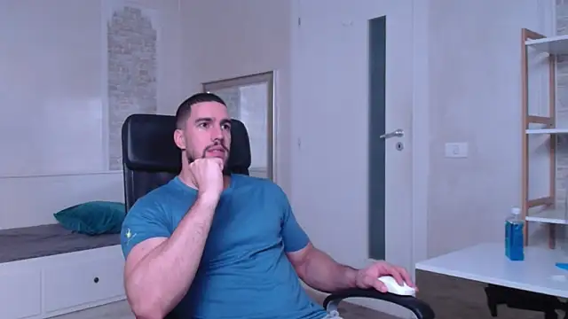 Snapshot of IvanHydee chatting on September 2025 04:36:01 AM IvanHydee online show from September 2025 04:36:01 AM