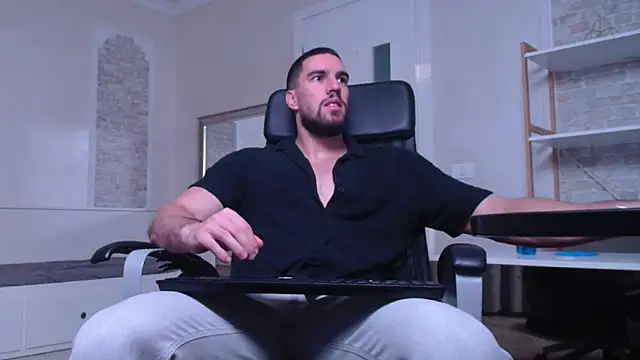 Snapshot of IvanHydee chatting on September 2025 04:47:01 AM IvanHydee online show from September 2025 04:47:01 AM