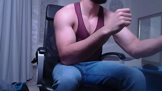 Snapshot of IvanHydee chatting on October 2025 04:43:02 AM IvanHydee online show from October 2025 04:43:02 AM