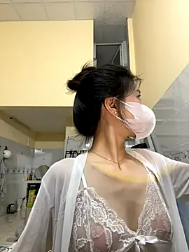 Miinami online show from September 2025 01:02:01 PM