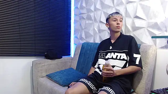 Snapshot of Isaac_tan chatting on October 2025 03:48:02 AM Isaac tan online show from October 2025 03:48:02 AM