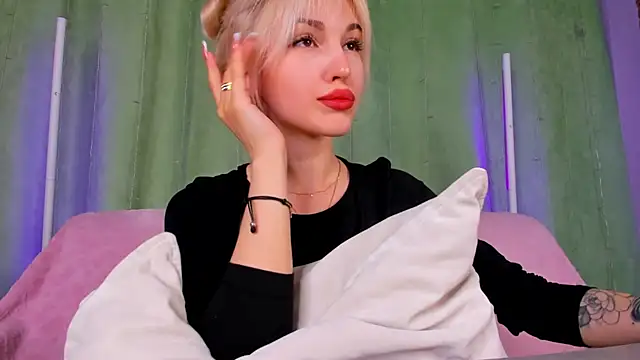 LisaFoxyMe online show from May 2026 01:33:01 AM