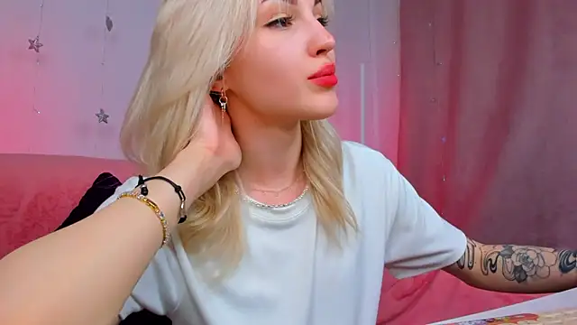 LisaFoxyMe online show from May 2026 01:25:02 AM