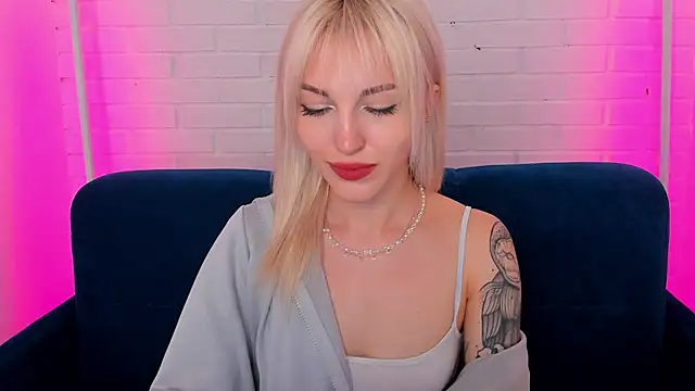 LisaFoxyMe online show from July 2026 01:42:01 AM