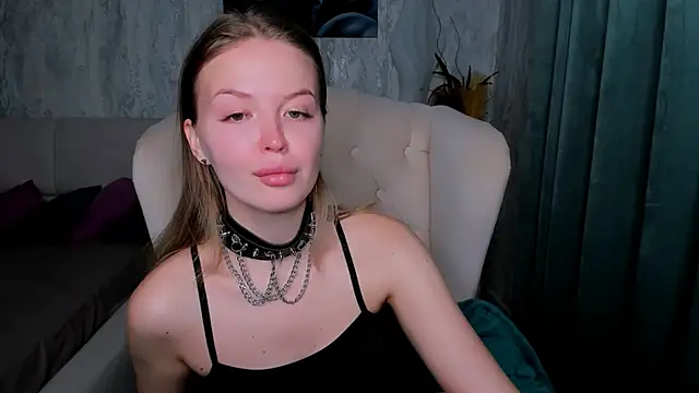 Snapshot of LaurennHill chatting on October 2025 12:22:01 AM LaurennHill online show from October 2025 12:22:01 AM