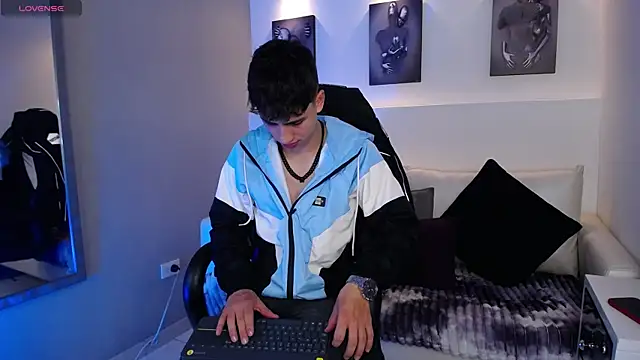 AdrianRinaldi online show from September 2025 08:12:02 PM