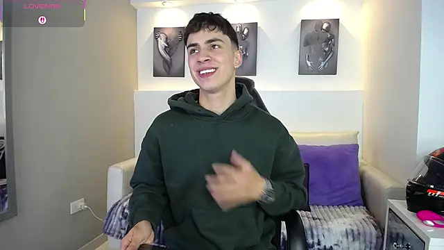 AdrianRinaldi online show from October 2025 08:29:01 PM