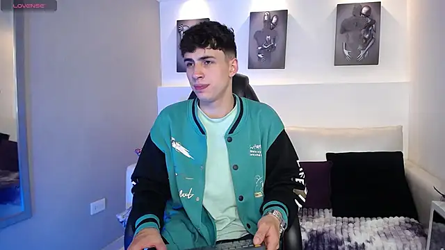 AdrianRinaldi online show from October 2025 08:28:01 PM