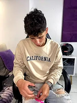 AdrianRinaldi online show from November 2025 08:18:01 PM