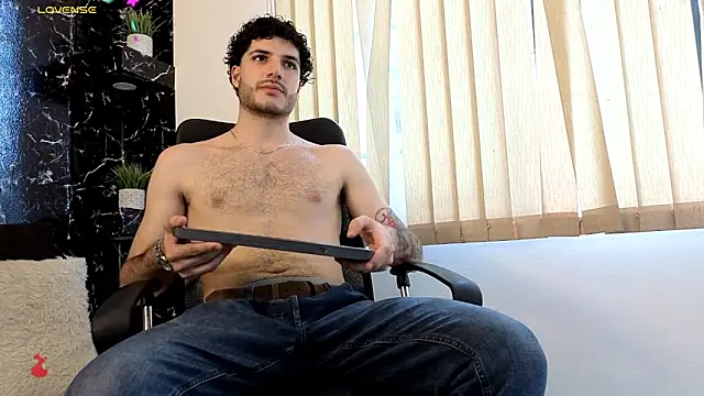 Snapshot of Rafael_Mendezz chatting on March 2026 08:39:01 PM Rafael Mendezz online show from March 2026 08:39:01 PM