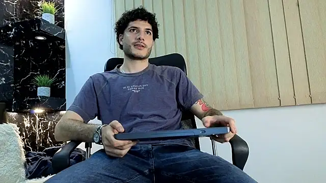 Snapshot of Rafael_Mendezz chatting on March 2026 02:04:02 AM Rafael Mendezz online show from March 2026 02:04:02 AM