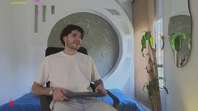 Snapshot of Rafael_Mendezz chatting on March 2026 05:30:01 PM Rafael Mendezz online show from March 2026 05:30:01 PM