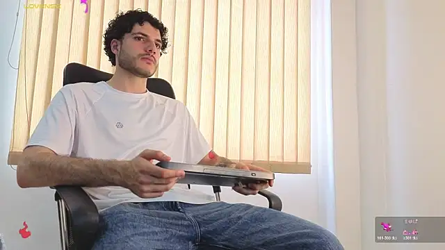 Snapshot of Rafael_Mendezz chatting on March 2026 08:34:02 PM Rafael Mendezz online show from March 2026 08:34:02 PM