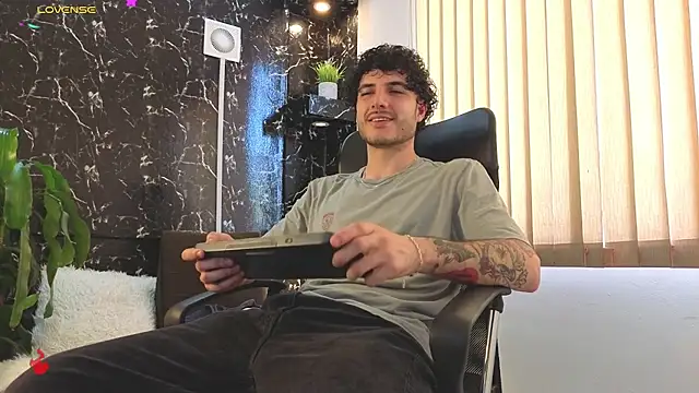 Snapshot of Rafael_Mendezz chatting on March 2026 07:17:01 PM Rafael Mendezz online show from March 2026 07:17:01 PM