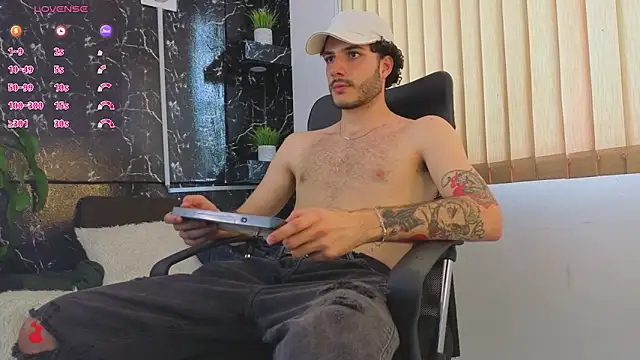 Snapshot of Rafael_Mendezz chatting on April 2026 08:35:02 PM Rafael Mendezz online show from April 2026 08:35:02 PM