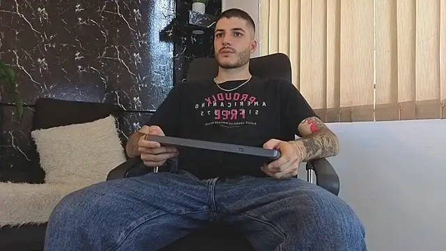 Rafael Mendezz online show from May 2026 08:37:01 PM