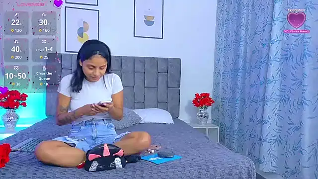 Soffia Konig  online show from July 2026 12:23:01 PM