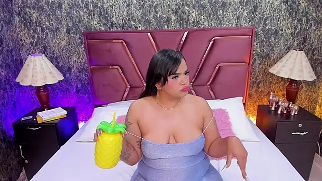 Karina Andrade online show from December 2025 08:36:02 PM