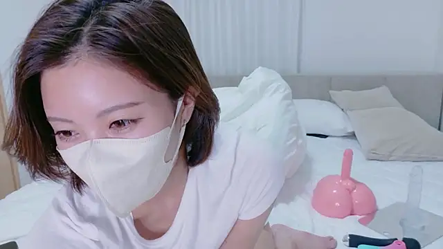 Snapshot of riko_oxo chatting on May 2026 01:07:01 PM riko oxo online show from May 2026 01:07:01 PM